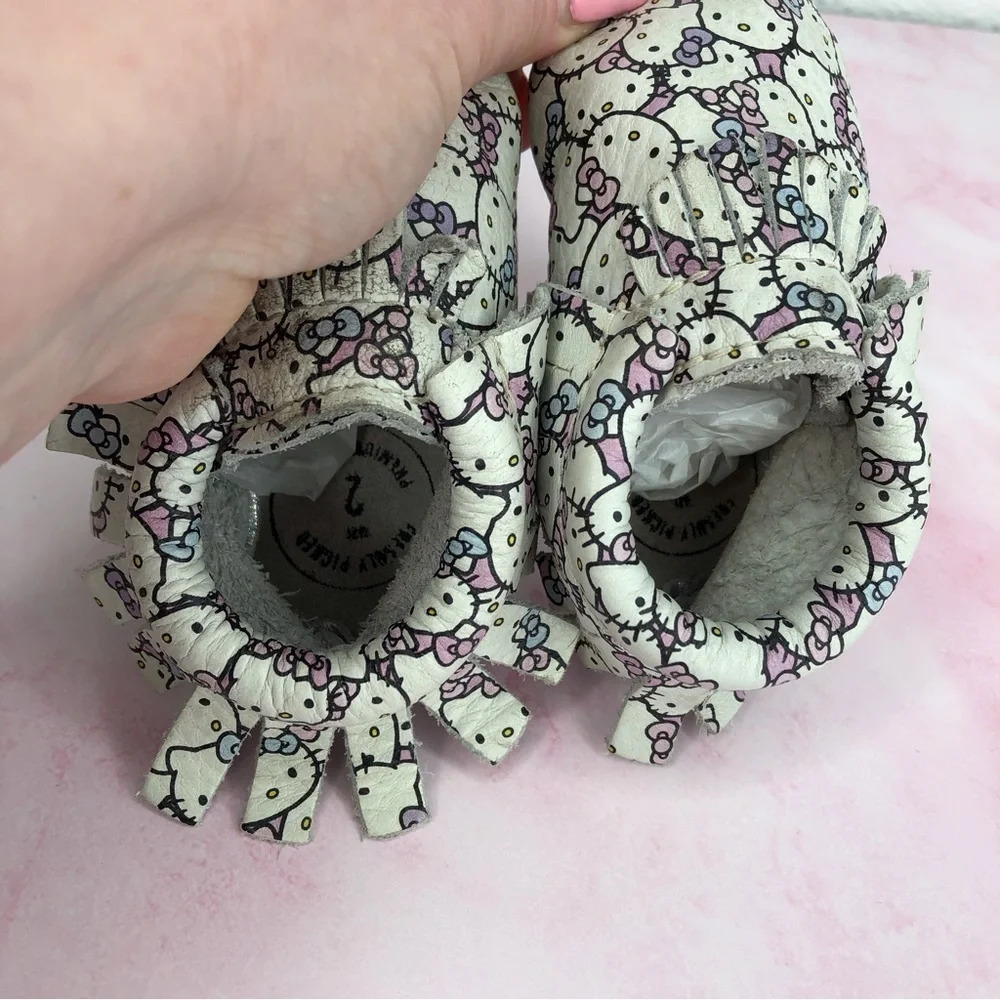 Freshly Picked x Sanrio Hello‎ Kitty baby moccasins Peek a Bow size 2 infant - Picture 12 of 16